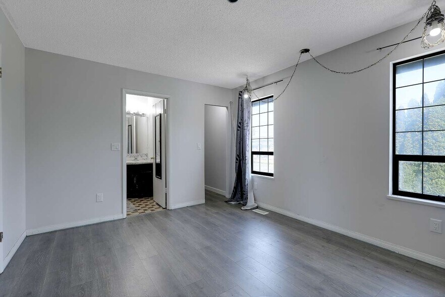 More Photos Of 9509 152 St, Surrey Daycare Center For Lease