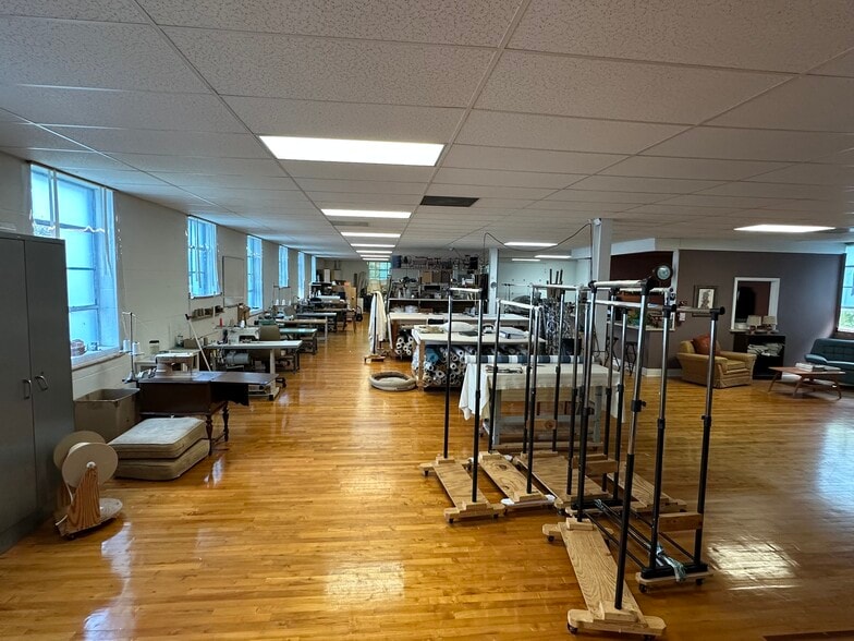 More Photos Of 113 Myrtle St, Thomasville Light Distribution For Sale