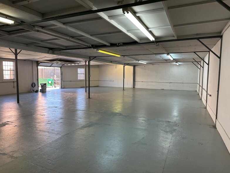 More Photos Of 4027 Main St, Dallas Manufacturing For Sale