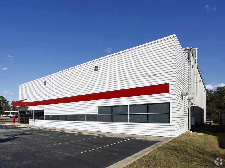 More Photos Of 2915 Gillespie St, Fayetteville Flex For Sale