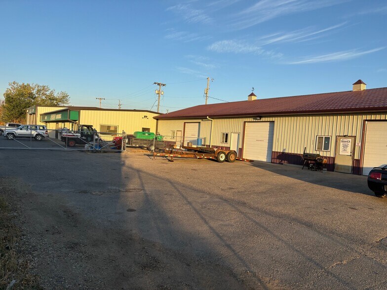 More Photos Of 717 27th St SE, Minot Flex For Lease