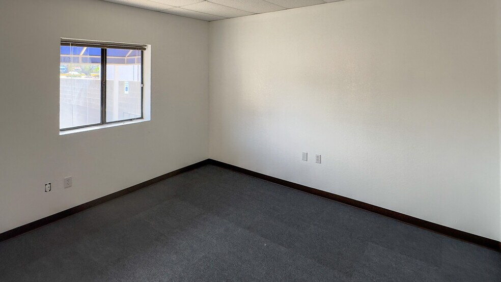 More Photos Of 801 Pendale Rd, El Paso Distribution For Sale