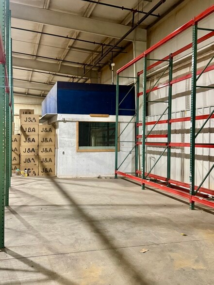 More Photos Of 3123 Cedar Park, Greensboro Warehouse For Lease