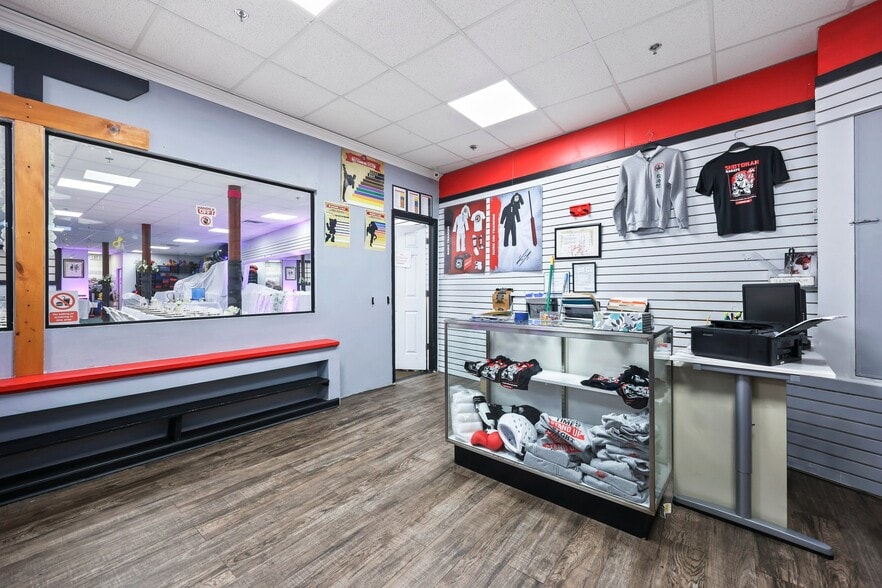 More Photos Of 19 Franklin St, Bloomfield Storefront Retail Office For Sale