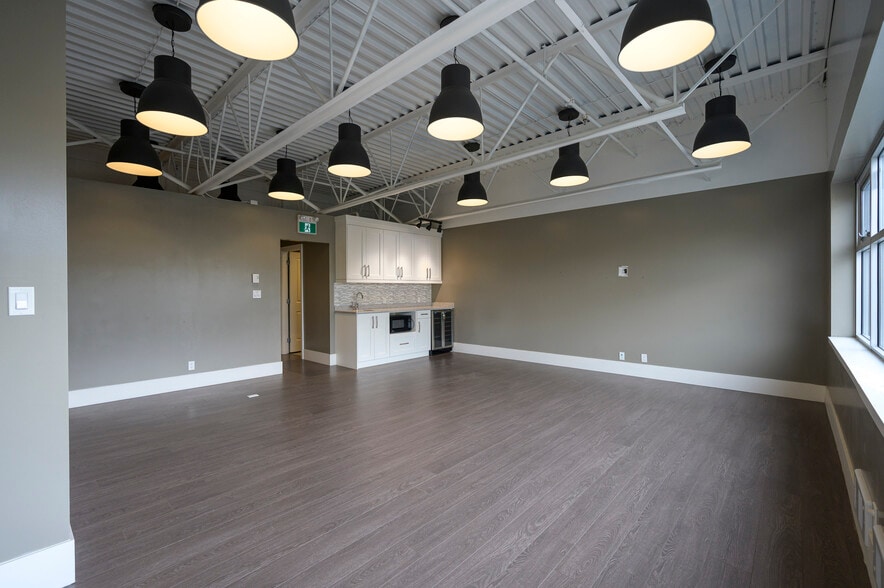 More Photos Of 12520 Horseshoe Way, Richmond Warehouse For Lease