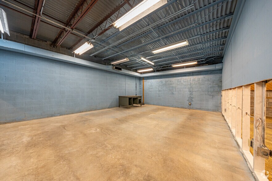 More Photos Of 4700 N University St, Peoria Freestanding For Sale