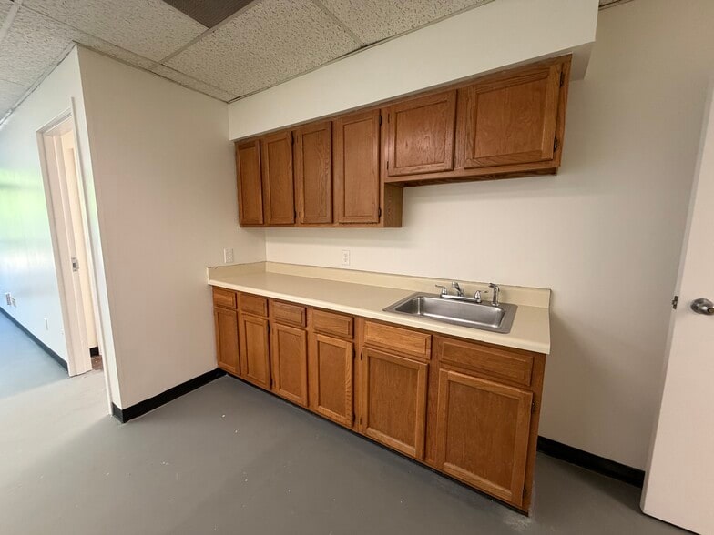 More Photos Of 4825 Trousdale Dr, Nashville Storefront For Lease