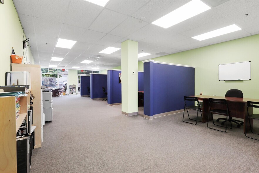 More Photos Of 43053 Pemberton Sq, Chantilly Unknown For Lease