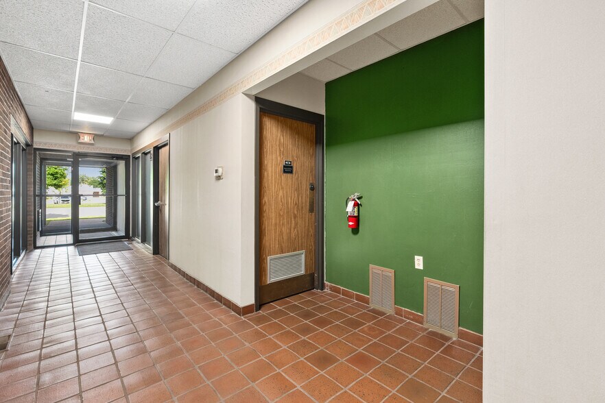 More Photos Of 822-826 S Hastings Way, Eau Claire Medical For Sale