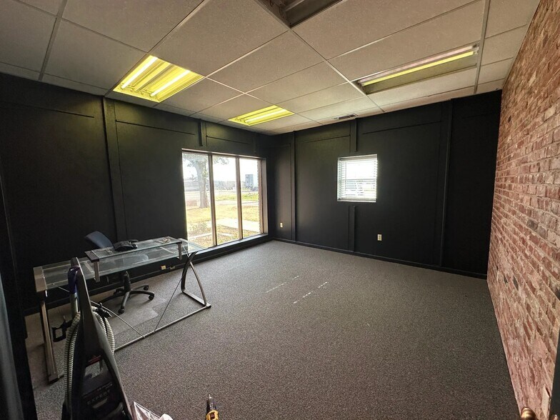 More Photos Of 1075 E Highway 80, Abilene Warehouse For Lease