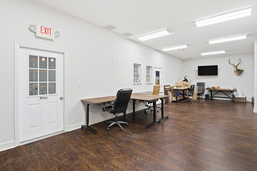 More Photos Of 5342 5th St, Katy Freestanding For Lease