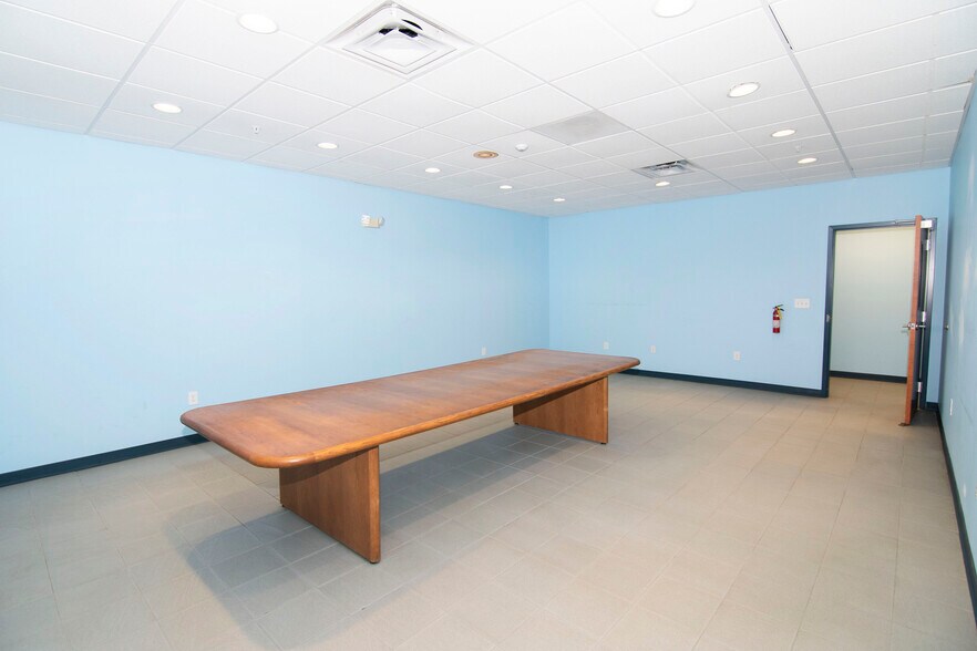 More Photos Of 3 Unlimited Dr, Saratoga Springs Office For Lease