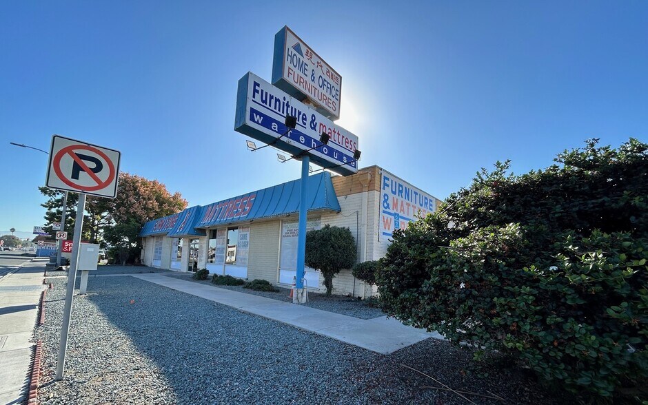 More Photos Of 3121 Main St, Chula Vista Manufacturing For Lease