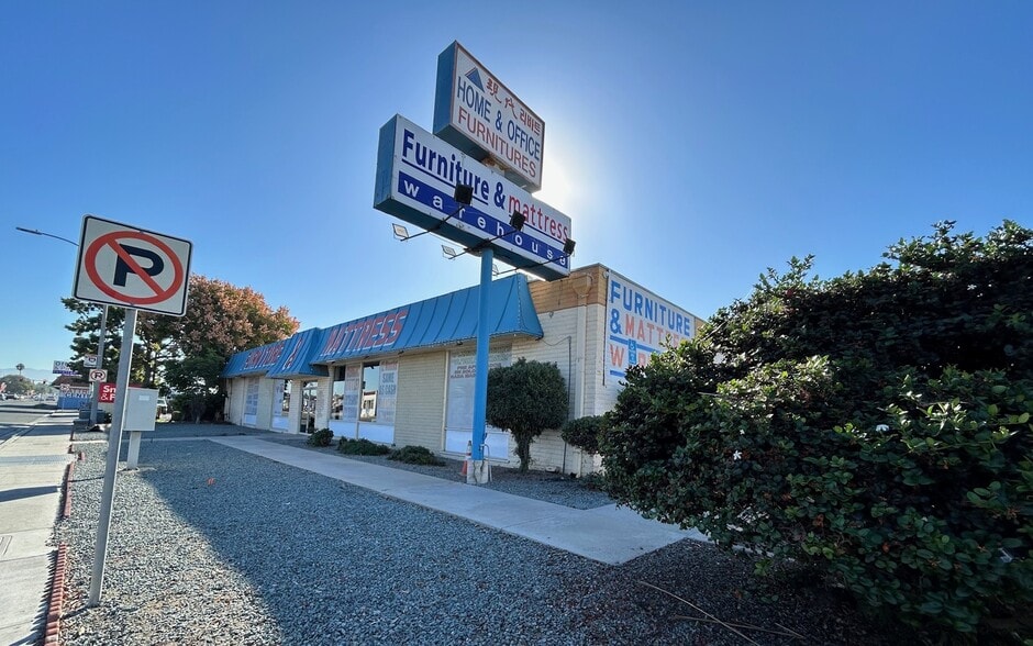 More Photos Of 3121 Main St, Chula Vista Manufacturing For Lease