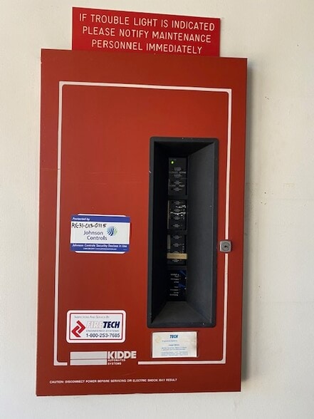 More Photos Of 10 Middletown Ave, North Haven Warehouse For Lease