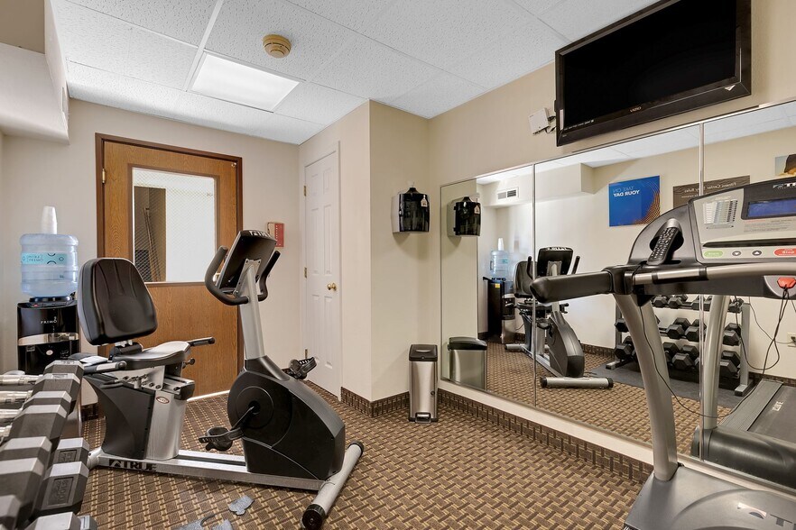 More Photos Of 5558 Lee Hwy, Atkins Hotel For Sale