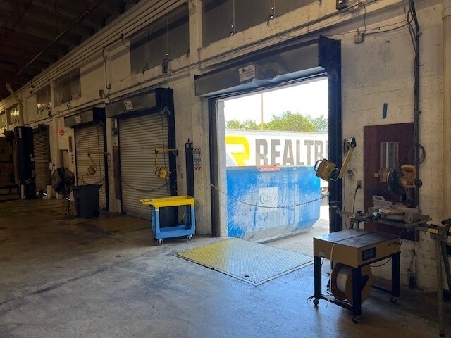 More Photos Of 912-915 S Dixie Hwy E, Pompano Beach, Pompano Beach Manufacturing For Lease