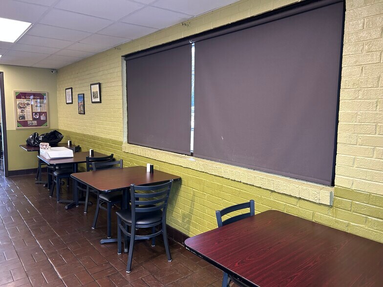 More Photos Of 4809 Parker St, Richmond Restaurant For Lease