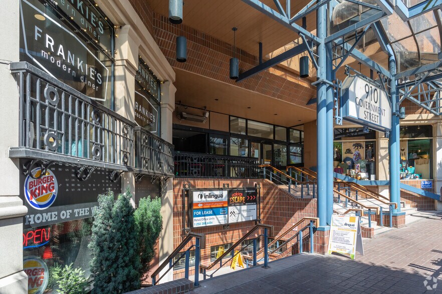 More Photos Of 910 Government St, Victoria Office For Lease