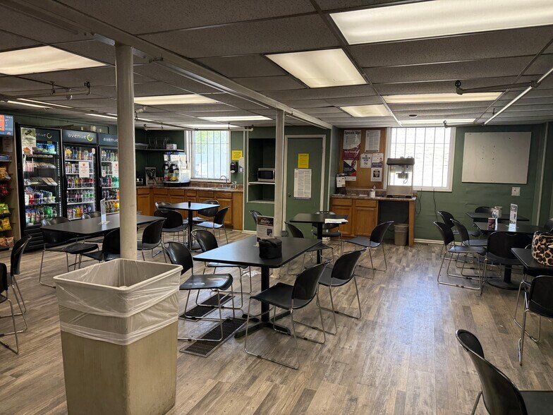 More Photos Of 326 S Marble St, Rockmart Distribution For Lease