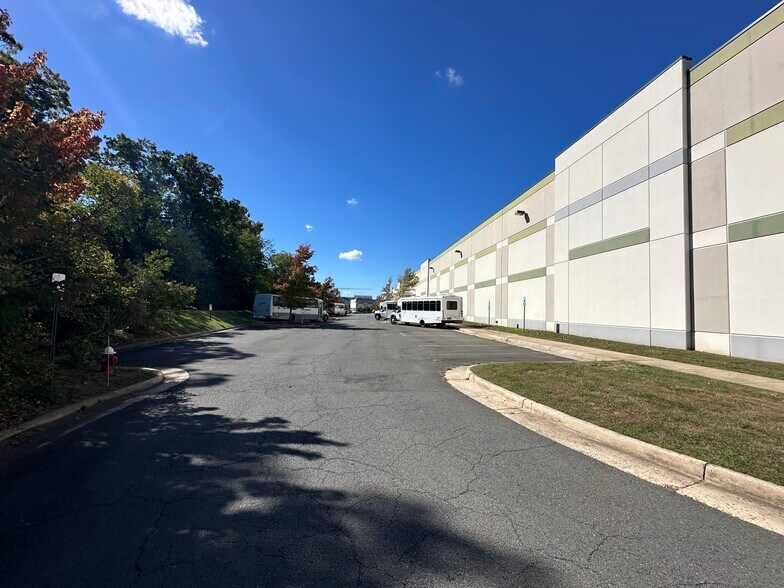 More Photos Of 45190 Ocean Ct, Sterling Distribution For Lease