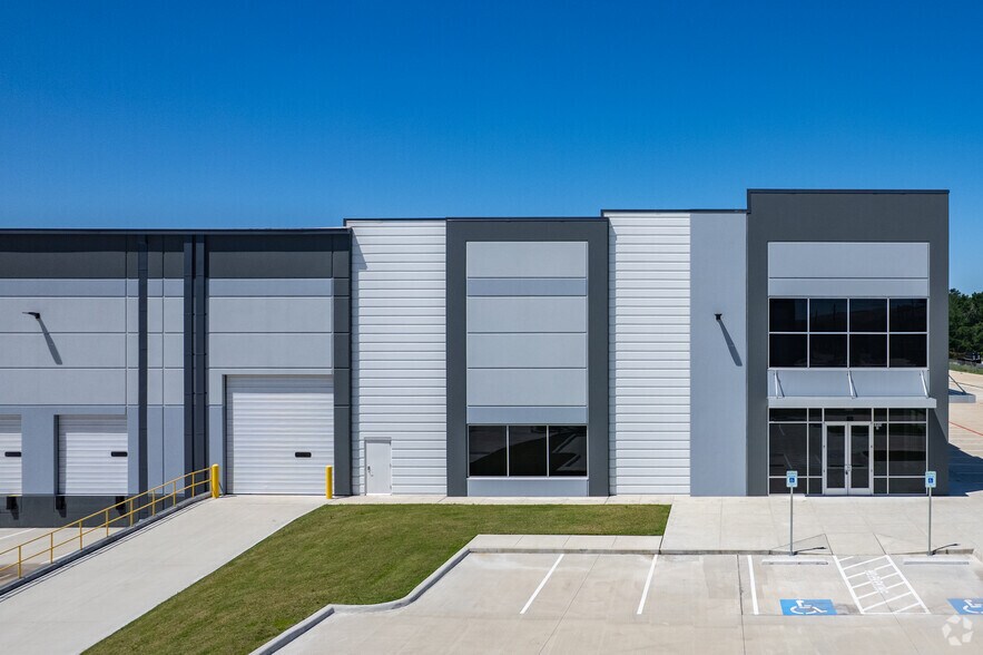 More Photos Of 6955 Mesa Dr, Houston Unknown For Lease