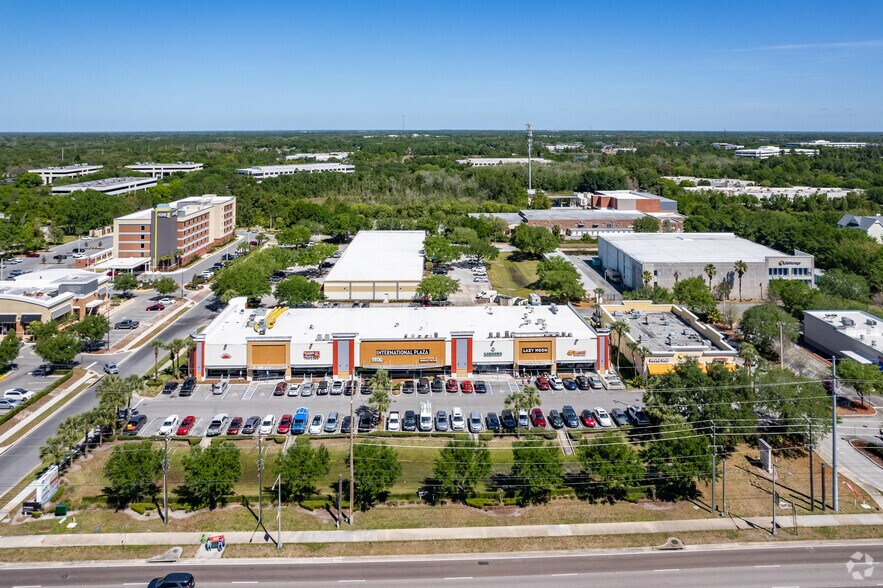 More Photos Of 11551 University Blvd, Orlando General Retail For Lease