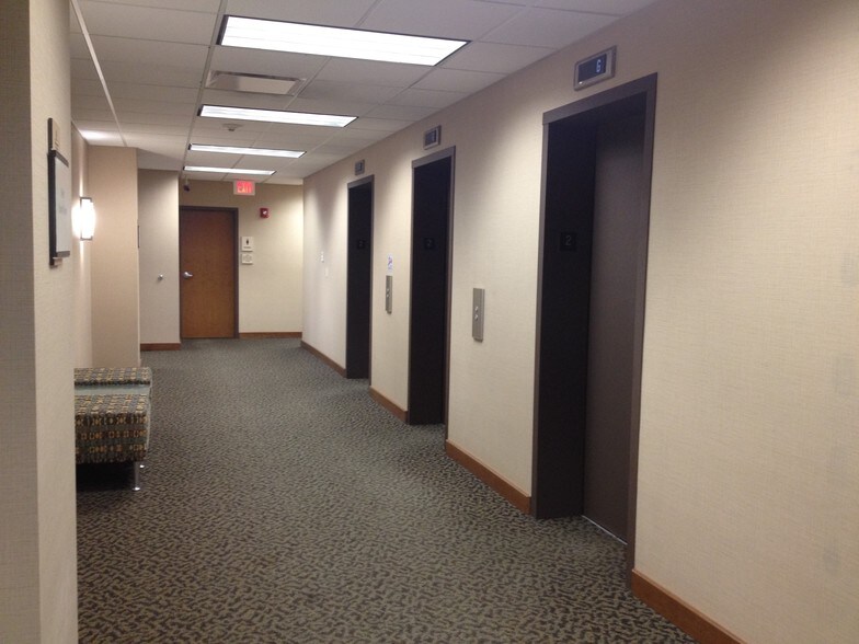 More Photos Of 100 E Kimberly Rd, Davenport Office For Lease