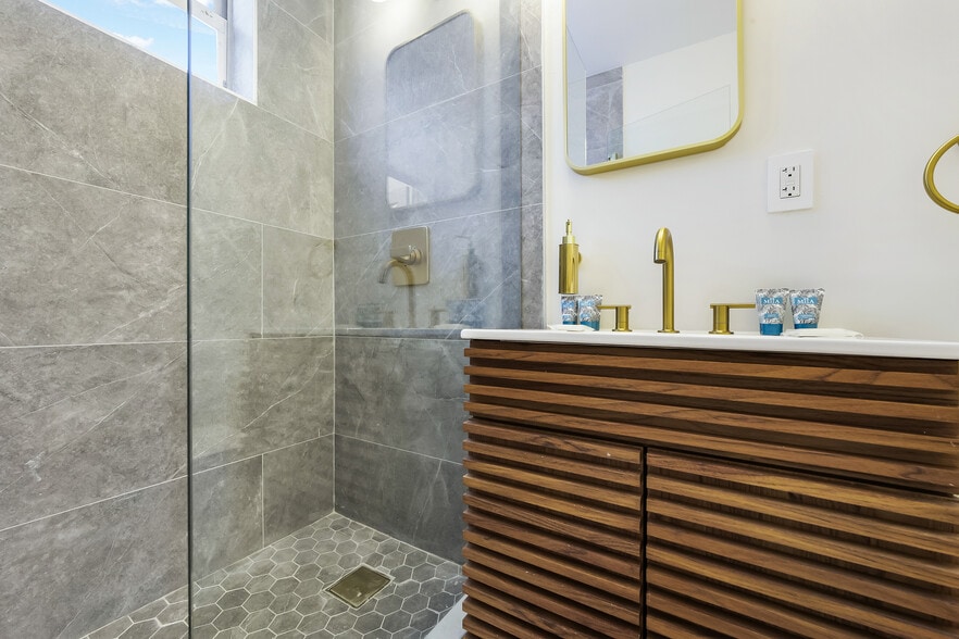 More Photos Of 8040 Harding Ave, Miami Beach Hotel For Sale