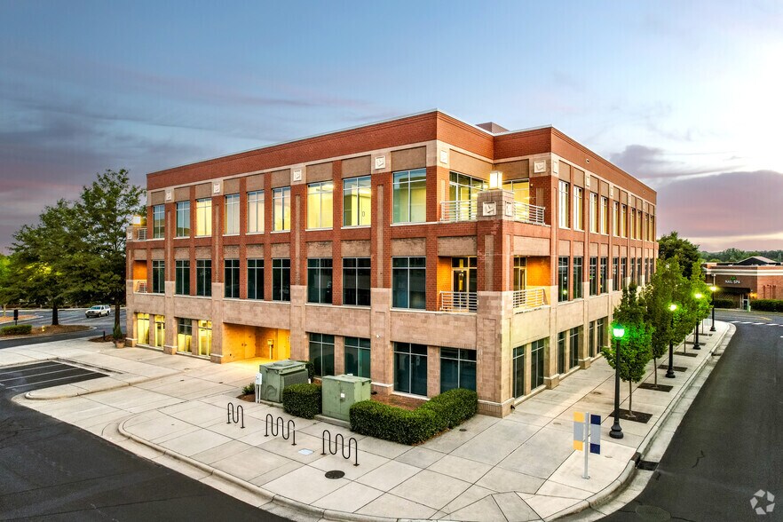 More Photos Of 3430 Toringdon Way, Charlotte Office For Lease