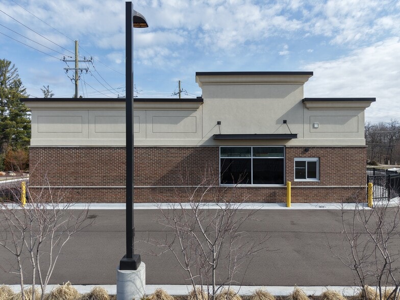 More Photos Of 7450 Dixie Hwy, Independence Township Fast Food For Sale