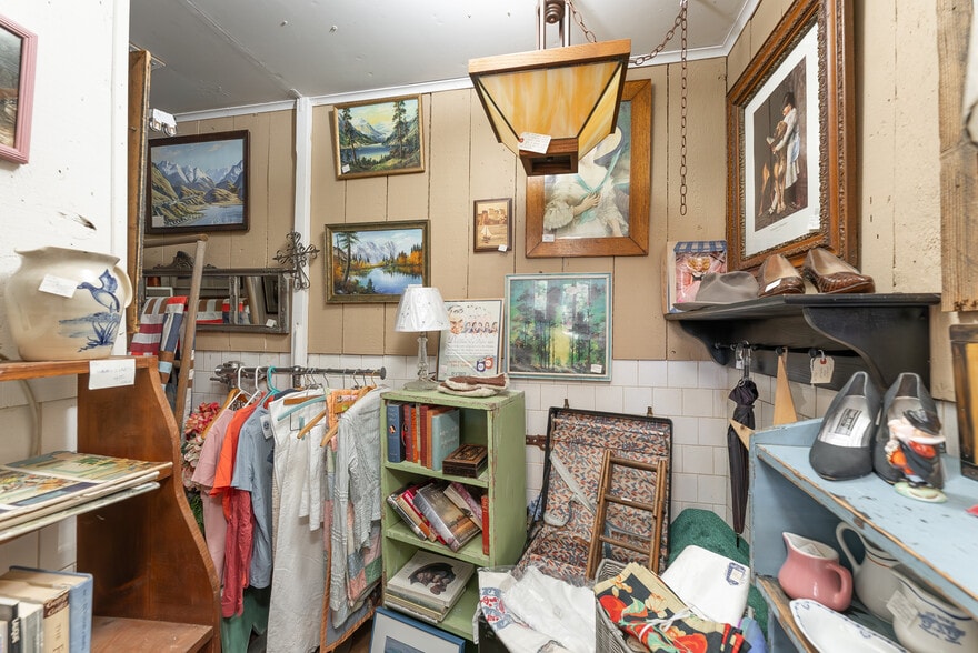 More Photos Of 110 Locust St, Oakland Storefront For Sale