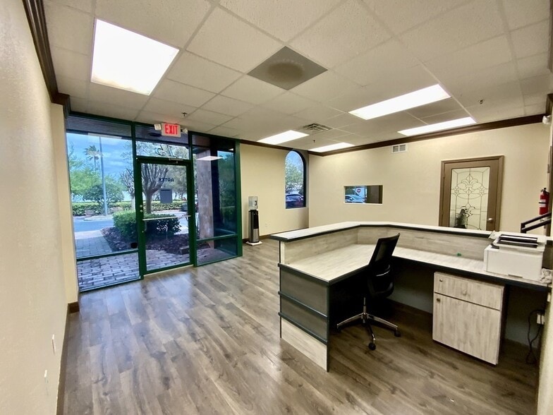 More Photos Of 7075 Kingspointe Pky, Orlando Showroom For Lease