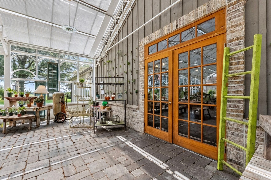 More Photos Of 1126 E State St, Sycamore Storefront Retail Residential For Sale