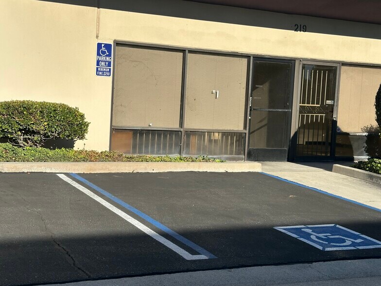 More Photos Of 219 S 3rd Ave, La Puente Warehouse For Lease
