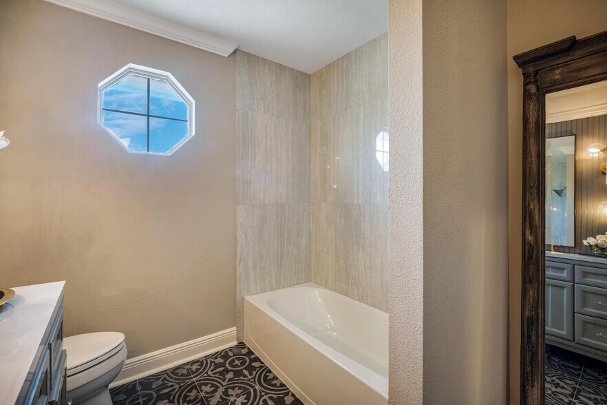 More Photos Of 6 US Highway 87, Comfort Office For Sale