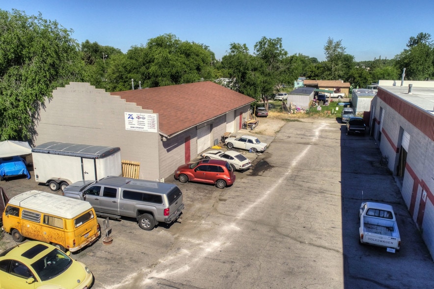 More Photos Of 504 E 43rd St, Garden City Warehouse For Lease