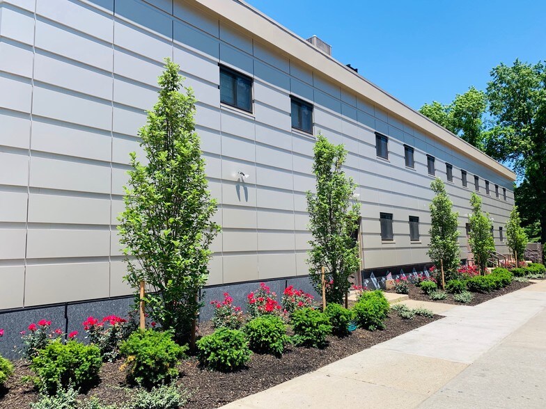 More Photos Of 2391 Bell Blvd, Bayside Medical For Lease