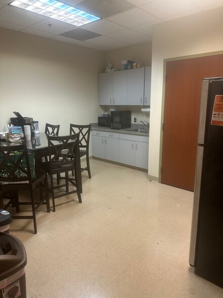 More Photos Of 7001 Heritage Village Plz, Gainesville Office For Lease