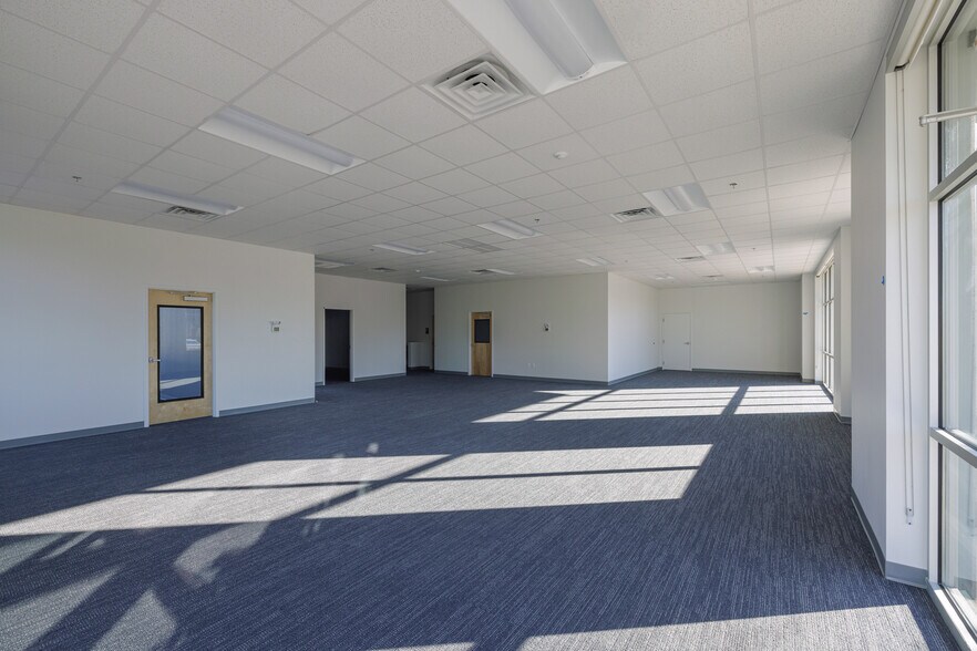 More Photos Of 4210 S Pipkin Rd, Lakeland Distribution For Lease