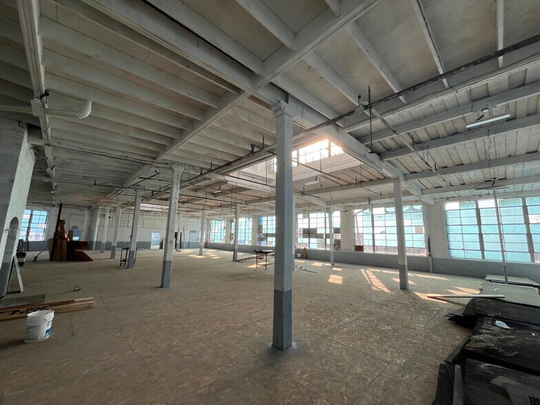 More Photos Of 3108 Fox St, Philadelphia Light Manufacturing For Lease