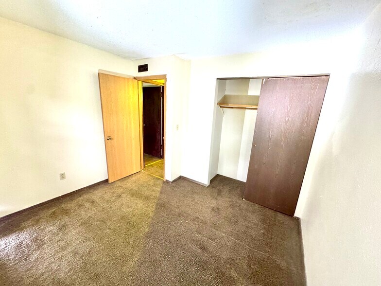 More Photos Of 913 Joliet Dr, Cahokia Apartments For Sale