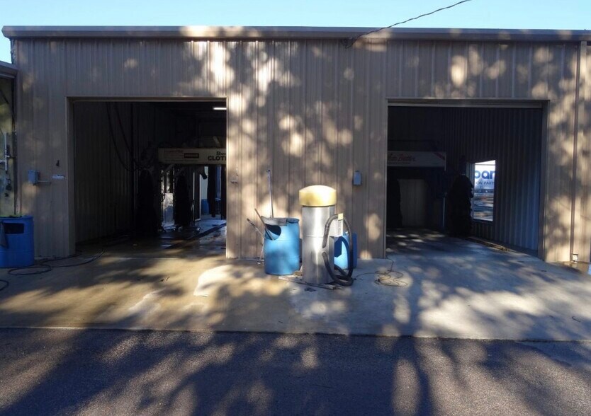 More Photos Of 813 S Parkway St, Corinth Auto Dealership For Sale