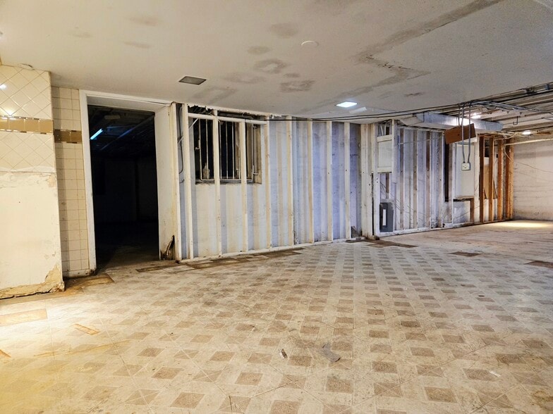 More Photos Of 220 E Galena Blvd, Aurora Storefront For Sale