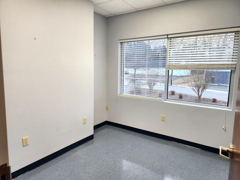 More Photos Of 436 Hadley St, Mount Airy Healthcare For Sale