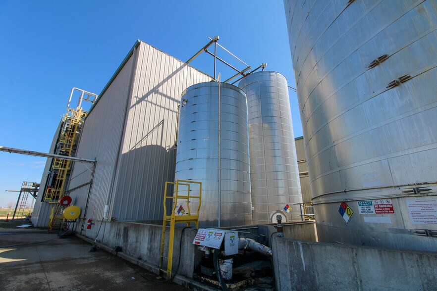 More Photos Of 5640 44th Ave S, Clinton Industrial For Sale