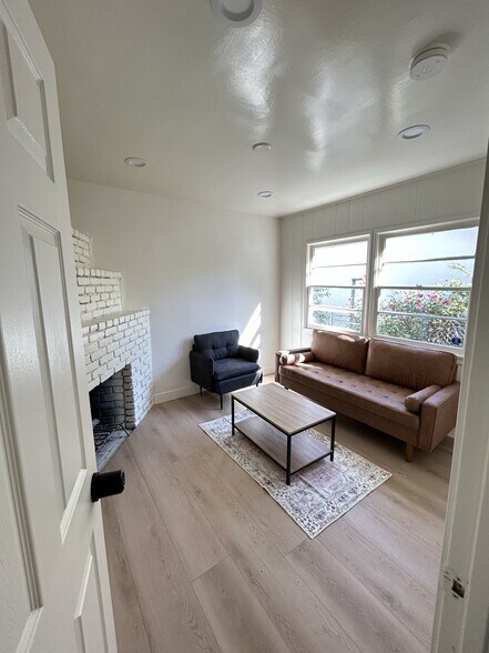 More Photos Of 22157 Clarendon St, Woodland Hills Office Residential For Sale