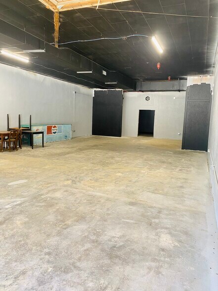 More Photos Of 114 W Ikard St, Henrietta Office For Sale