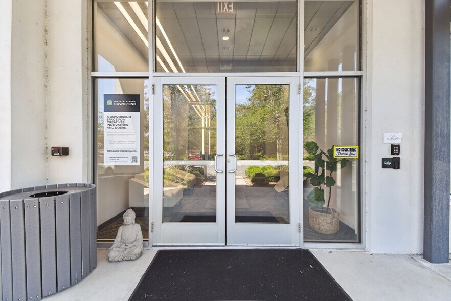 More Photos Of 924 Hale Ave, Brooksville Office For Sale