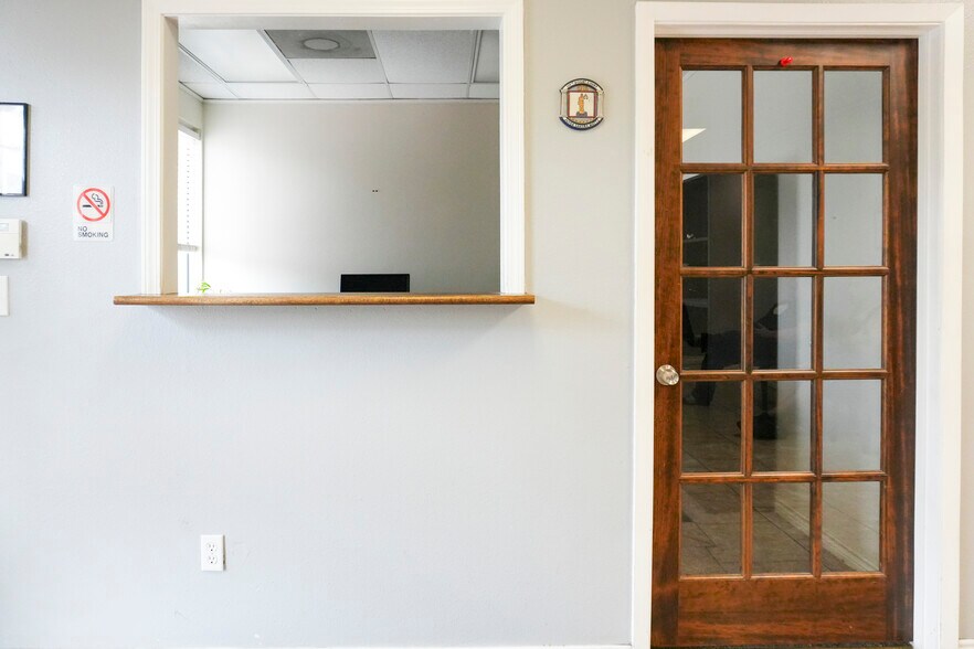 More Photos Of 1428 Laredo St, Corpus Christi Office For Sale